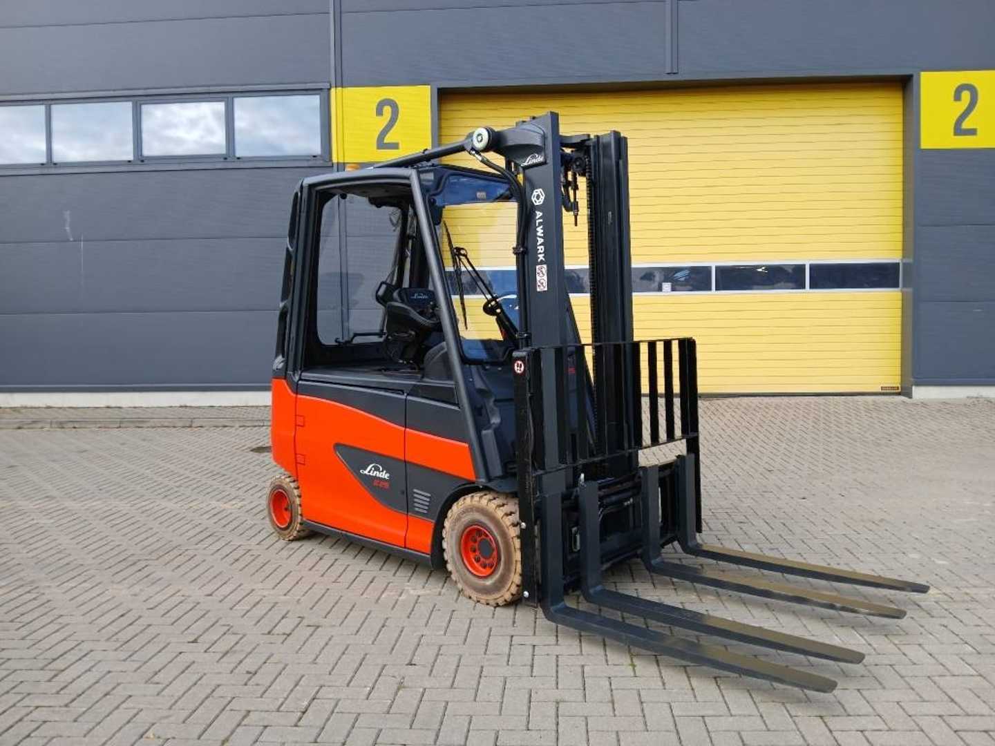 Muletto usato LINDE E25/600HL ELEKTRO VIERRADFRONTSTAPLER (13006360)
