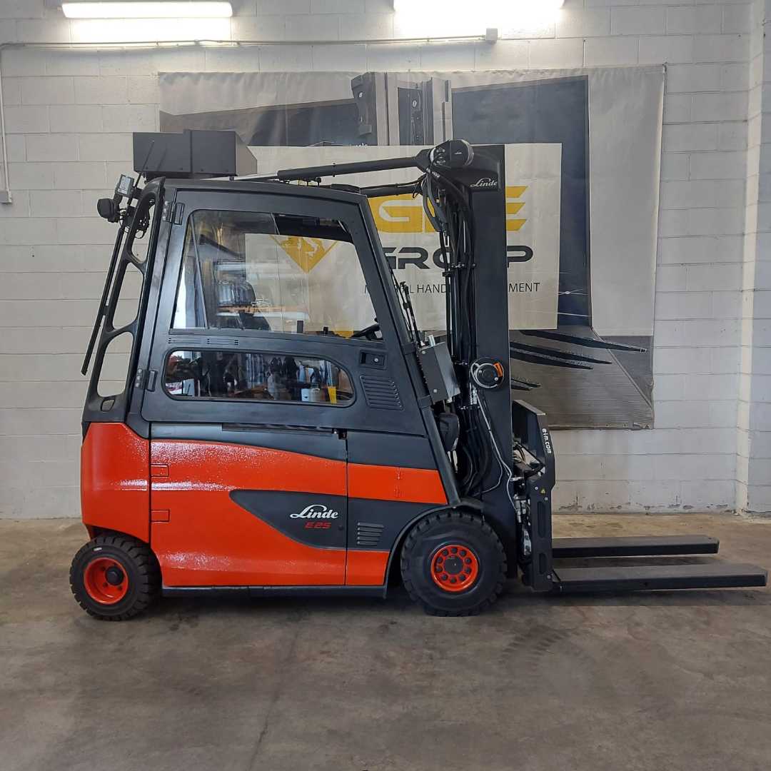 Muletto usato LINDE E25HL-01 ELEKTRO VIERRADFRONTSTAPLER (13059578)