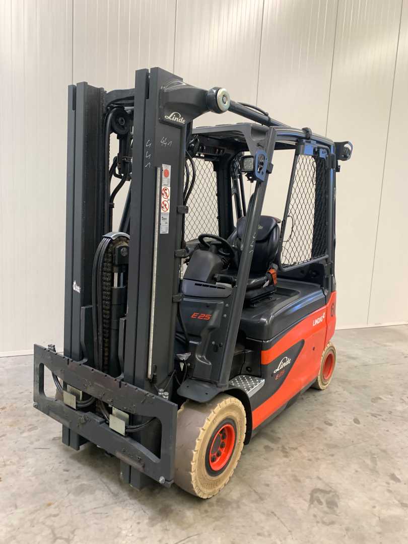 Muletto usato LINDE E25L ELEKTRO VIERRADFRONTSTAPLER (13072814)
