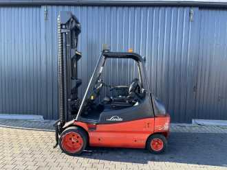 Muletto usato LINDE E30/02 ELEKTRO VIERRADFRONTSTAPLER (13070466)