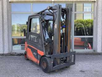 Muletto usato LINDE E30L-01 ELEKTRO VIERRADFRONTSTAPLER (13042934) backdrop