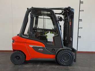 Muletto usato LINDE H30 D: 3,0t (EU5) DIESEL VIERRADFRONTSTAPLER (13041543) backdrop