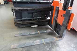 Muletto usato LINDE K-Schwenkschubgabel 011 ELEKTRO HOCHHUBKOMMISSIONIERER (12986811)