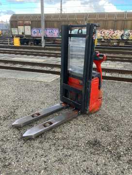 Muletto usato LINDE L10 ELEKTRO HOCHHUBWAGENDEICHSEL (13055643)