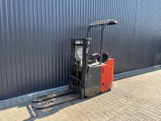 Muletto usato LINDE L12LSP ELEKTRO HOCHHUBWAGENFAHRERSTAND (13065764) backdrop