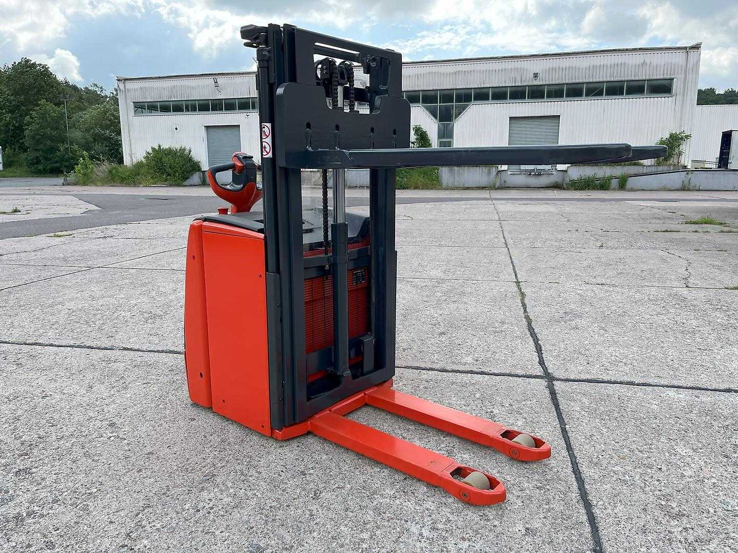 Muletto usato LINDE L16 ELEKTRO HOCHHUBWAGENDEICHSEL (12966139)