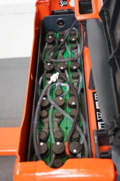 Muletto usato LINDE T 16 1152 ELEKTRO NIEDERHUBWAGENDEICHSEL (13047532)
