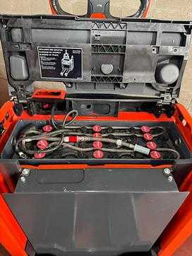 Muletto usato LINDE T 16 L 1152 ELEKTRO NIEDERHUBWAGENDEICHSEL (13000366)