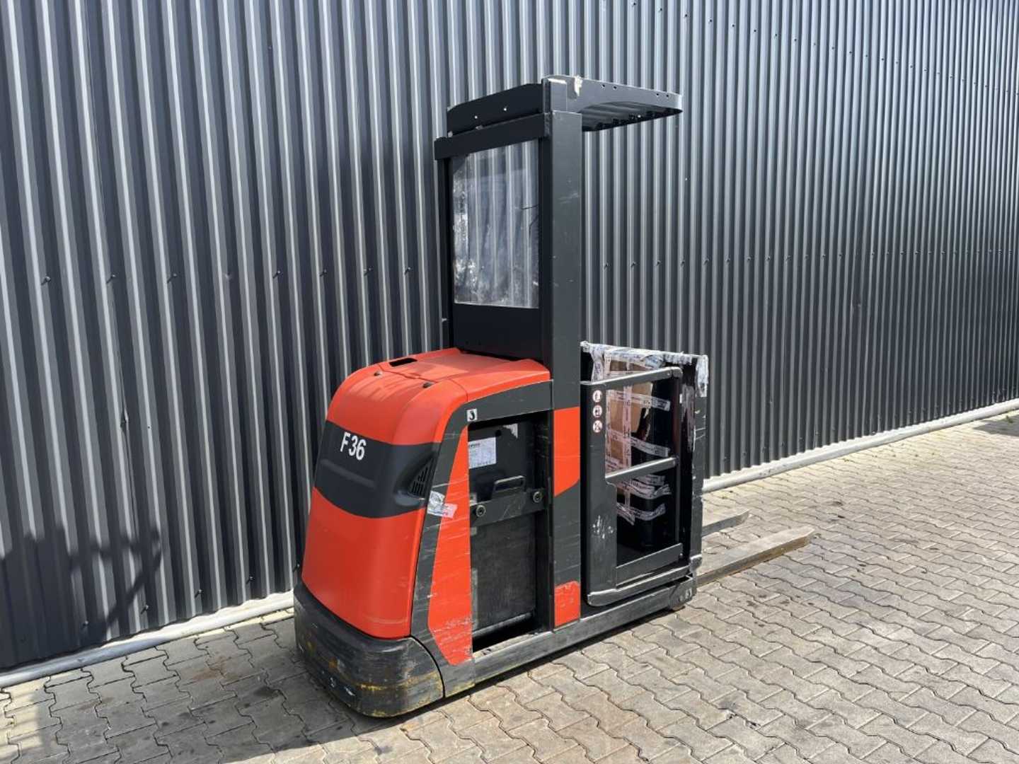 Muletto usato LINDE V10 ELEKTRO NIEDERHUBKOMMISSIONIERER (13065762)