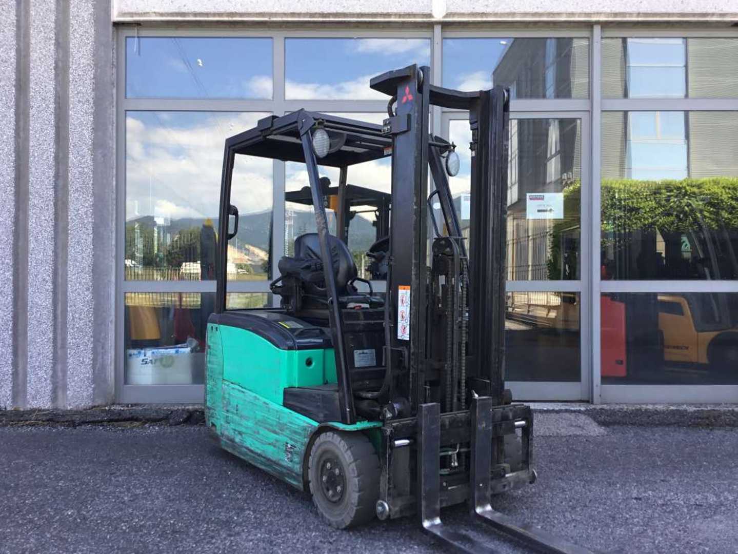 Muletto usato MITSUBISHI FB18PNT ELEKTRO DREIRADFRONTSTAPLER (12984641)