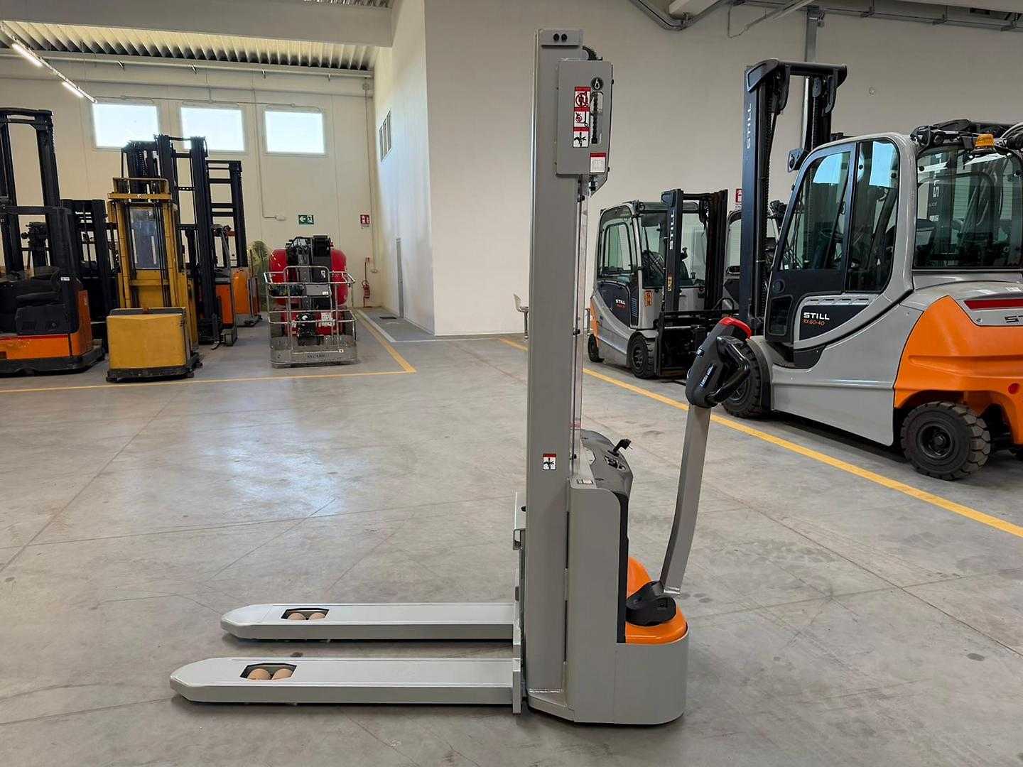 Muletto usato STILL ECV 10 ELEKTRO DREIRADFRONTSTAPLER (13056062)