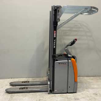 Muletto usato STILL EXV-SF14I ELEKTRO HOCHHUBWAGENFAHRERSTAND (13067787) backdrop