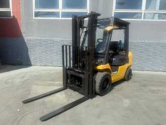 Muletto usato TOYOTA 02-7FGF30 Baujahr 2000 / Hubhöhe 3300 GAS VIERRADFRONTSTAPLER (13064344)