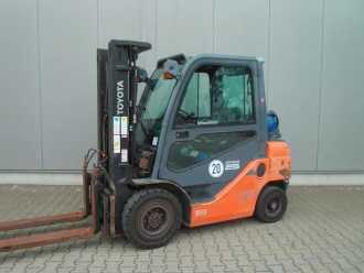 Muletto usato TOYOTA 02-8 FGF-25 GAS VIERRADFRONTSTAPLER (13076416) backdrop