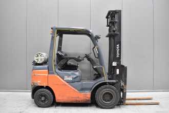 Muletto usato TOYOTA 02-8FGF25 /58292/ GAS VIERRADFRONTSTAPLER (13066176)
