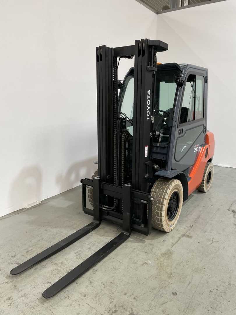 Muletto usato TOYOTA 02-8FGF30 *sofort verfügbar* GAS VIERRADFRONTSTAPLER (13067886)