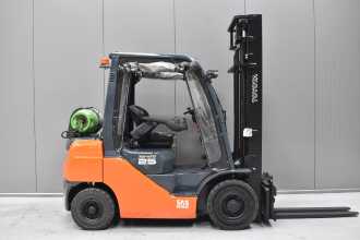 Muletto usato TOYOTA 06-8FG25F /58385/ GAS VIERRADFRONTSTAPLER (13061172)