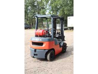 Muletto usato TOYOTA 42-7FGF25 GAS VIERRADFRONTSTAPLER (13065065)