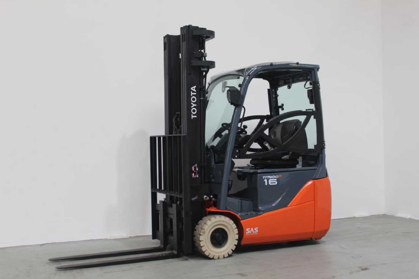 Muletto usato TOYOTA 8FBEK16T *sofort verfügbar* ELEKTRO DREIRADFRONTSTAPLER (13067867)