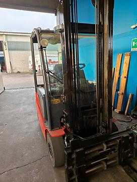 Muletto usato TOYOTA 8FBMKT20 ELEKTRO VIERRADFRONTSTAPLER (12945707) backdrop