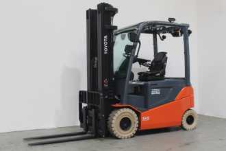 Muletto usato TOYOTA 8FBMKT25 *sofort verfügbar* ELEKTRO VIERRADFRONTSTAPLER (13069440) backdrop