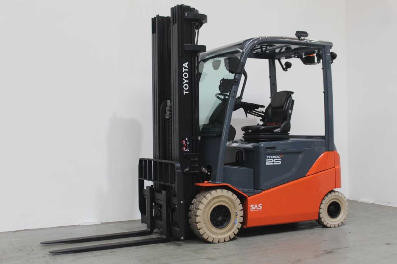 Muletto usato TOYOTA 8FBMKT25 *sofort verfügbar* ELEKTRO VIERRADFRONTSTAPLER (13069440)