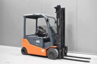 Muletto usato TOYOTA 8FBMT25 /46394/ ELEKTRO VIERRADFRONTSTAPLER (12995639) backdrop