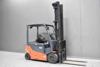 Muletto usato TOYOTA 8FBMT35 /57759/ ELEKTRO VIERRADFRONTSTAPLER (13044795) backdrop