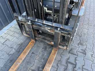 Muletto usato TOYOTA 8FGF25 GAS VIERRADFRONTSTAPLER (13040939)