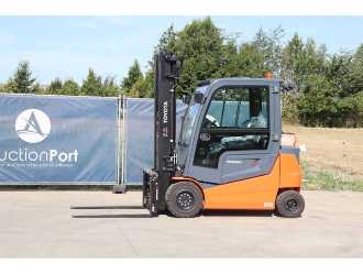 Muletto usato TOYOTA 9FBM30T ELEKTRO VIERRADFRONTSTAPLER (13062932) backdrop