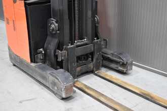 Muletto usato TOYOTA RRE 160 CC /54561/ ELEKTRO SCHUBMASTSTAPLER (12957446)