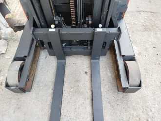 Muletto usato TOYOTA RRE160H ELEKTRO SCHUBMASTSTAPLER (13067361)