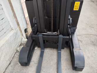 Muletto usato TOYOTA RRE180E ELEKTRO SCHUBMASTSTAPLER (13042042)