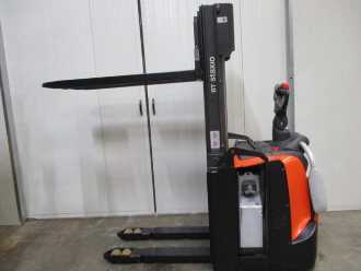Muletto usato TOYOTA SPE120 ELEKTRO HOCHHUBWAGENFAHRERSTAND (13071577)