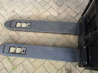 Muletto usato TOYOTA SWE 080L ELEKTRO HOCHHUBWAGENDEICHSEL (13058620)