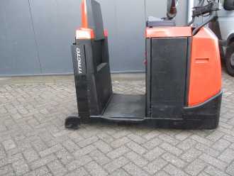 Muletto usato TOYOTA TSE300 Tracto ELEKTRO SCHLEPPER (13035017) backdrop
