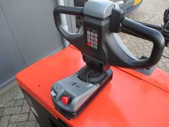 Muletto usato TOYOTA TSE300 Tracto ELEKTRO SCHLEPPER (13035017)