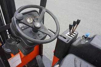 Použité vysokozdvižné vozíky BENDI BE 40-AC-RM - Nur 5606 Stunden ELEKTRO HOCHREGALSCHMALGANGSTAPLER (13011327)