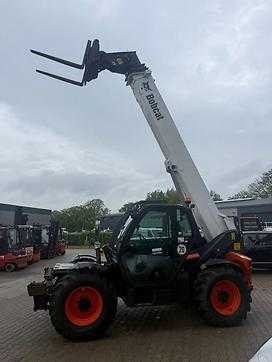 Použité vysokozdvižné vozíky BOBCAT T 40.180 DIESEL TELESKOPARMSTAPLER (12725197)