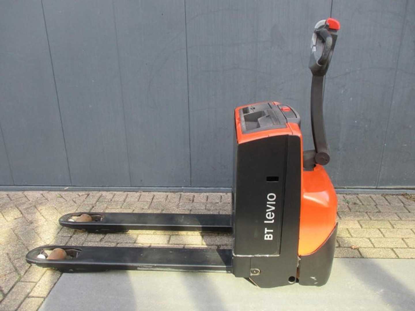 Použité vysokozdvižné vozíky BT LWE160 ELEKTRO NIEDERHUBWAGENDEICHSEL (13071628)