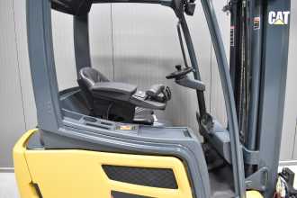 Použité vysokozdvižné vozíky CATERPILLAR 2ET4000 /56582/ ELEKTRO DREIRADFRONTSTAPLER (13042928)