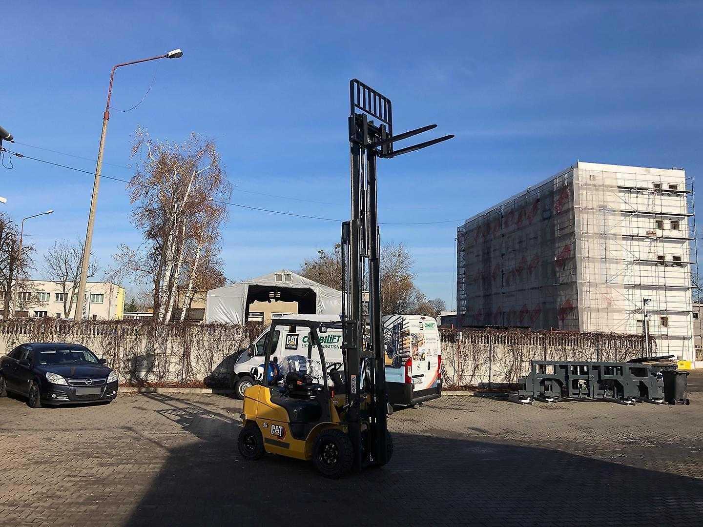 Použité vysokozdvižné vozíky CATERPILLAR CAT GP25N GAS VIERRADFRONTSTAPLER (13065251)