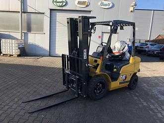 Použité vysokozdvižné vozíky CATERPILLAR CAT GP25N GAS VIERRADFRONTSTAPLER (13065251)