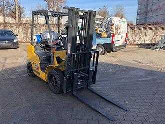 Použité vysokozdvižné vozíky CATERPILLAR CAT GP25N GAS VIERRADFRONTSTAPLER (13065251)