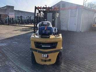 Použité vysokozdvižné vozíky CATERPILLAR CAT GP25N GAS VIERRADFRONTSTAPLER (13065251)