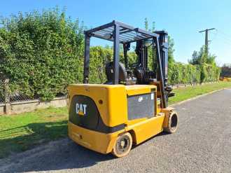 Použité vysokozdvižné vozíky CATERPILLAR EC55N ELEKTRO VIERRADFRONTSTAPLER (12438026)