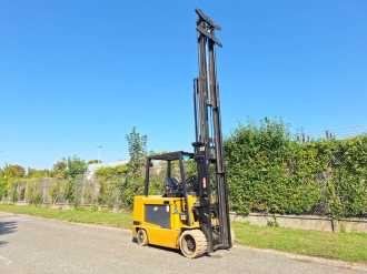 Použité vysokozdvižné vozíky CATERPILLAR EC55N ELEKTRO VIERRADFRONTSTAPLER (12438026)