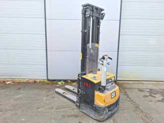 Použité vysokozdvižné vozíky CATERPILLAR NSP16N2 ELEKTRO HOCHHUBWAGENDEICHSEL (12905865)