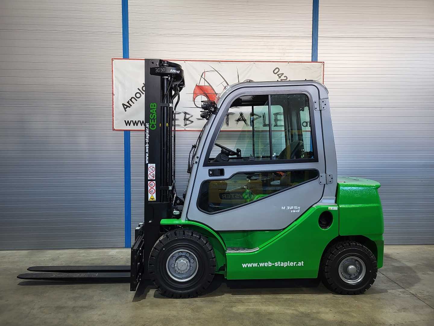 Použité vysokozdvižné vozíky CESAB M325H-DV DIESEL VIERRADFRONTSTAPLER (13057822)