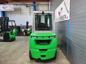 Použité vysokozdvižné vozíky CESAB M330H-DV DIESEL VIERRADFRONTSTAPLER (13057825)